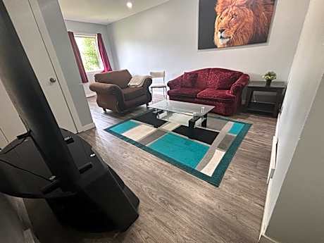 Cute Highland Park Upper B Unit