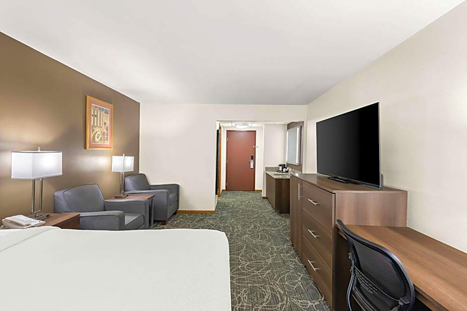 Best Western West Towne Suites