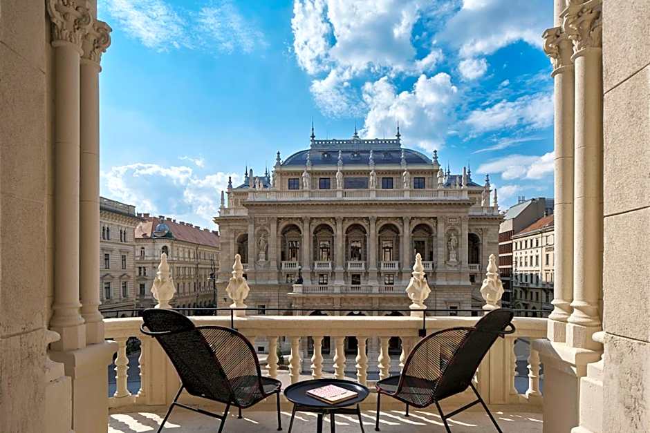 W Budapest