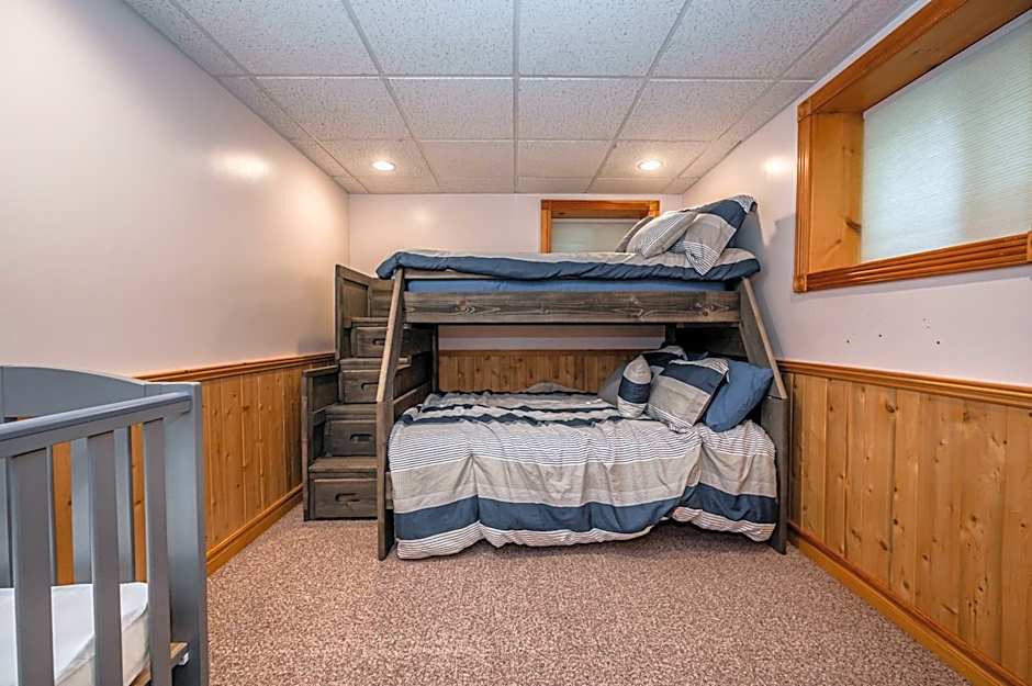 Grotto Escape Unwind at Cameron Lakehouse