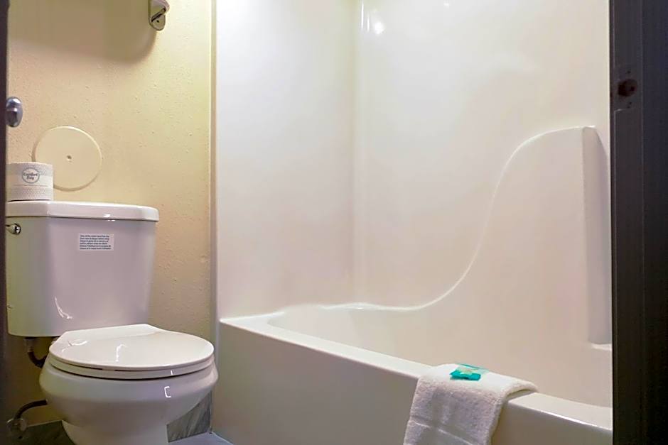 Super 8 by Wyndham Rockford I-90/Casino District