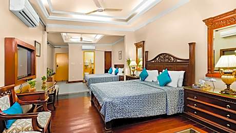 Family Room with Free Airport Pickup