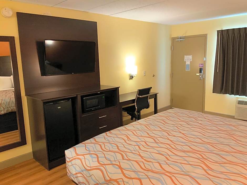 Days Inn by Wyndham Troy IL