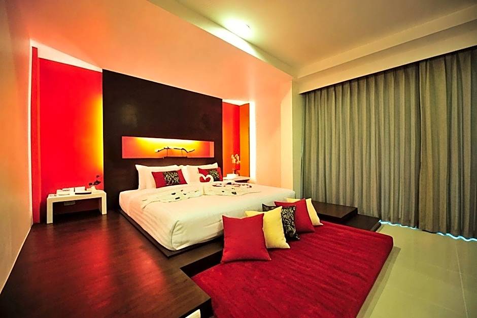Alfresco Phuket Hotel