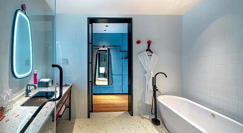 Moxy Ningbo Old Bund