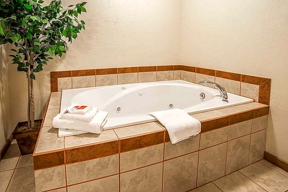 Econo Lodge Inn & Suites Kalispell - Glacier National Park Gateway