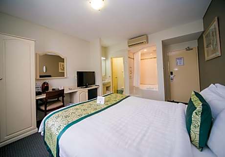 Queen Room with Spa Bath