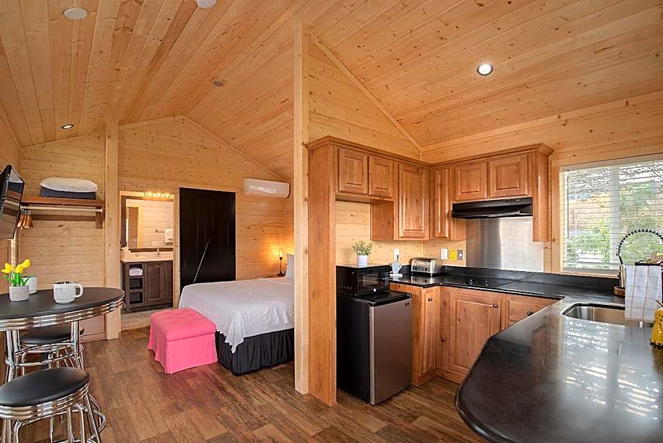 Photo 1 of 6 of Deluxe Studio Cottage with Kitchenette