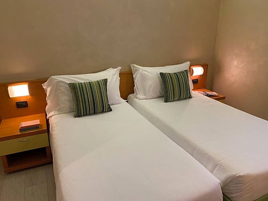 Hotel Embassy