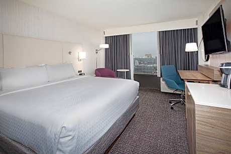 1 King Bed 1 Bdrm Ste High Floor City Vw