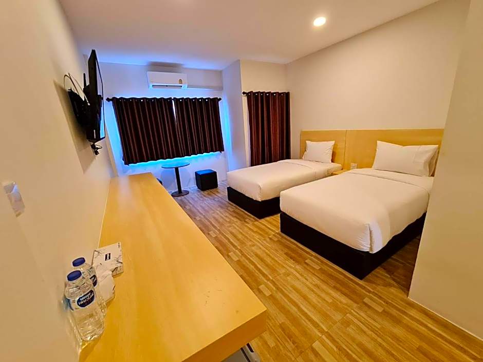 The charlotte smart hotel lopburi