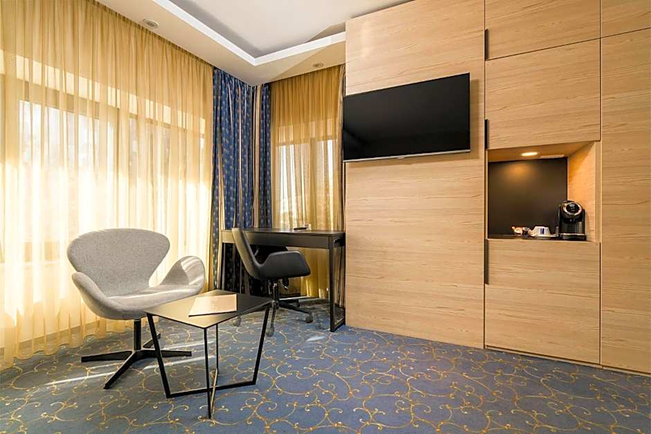 Crystal Palace Hotel