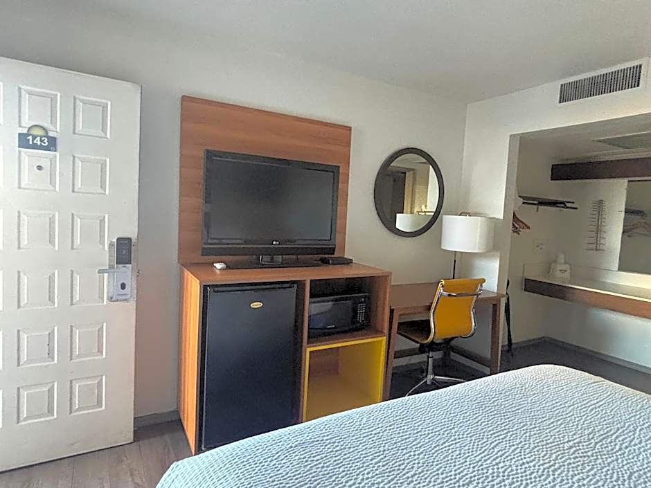 Days Inn & Suites by Wyndham Needles