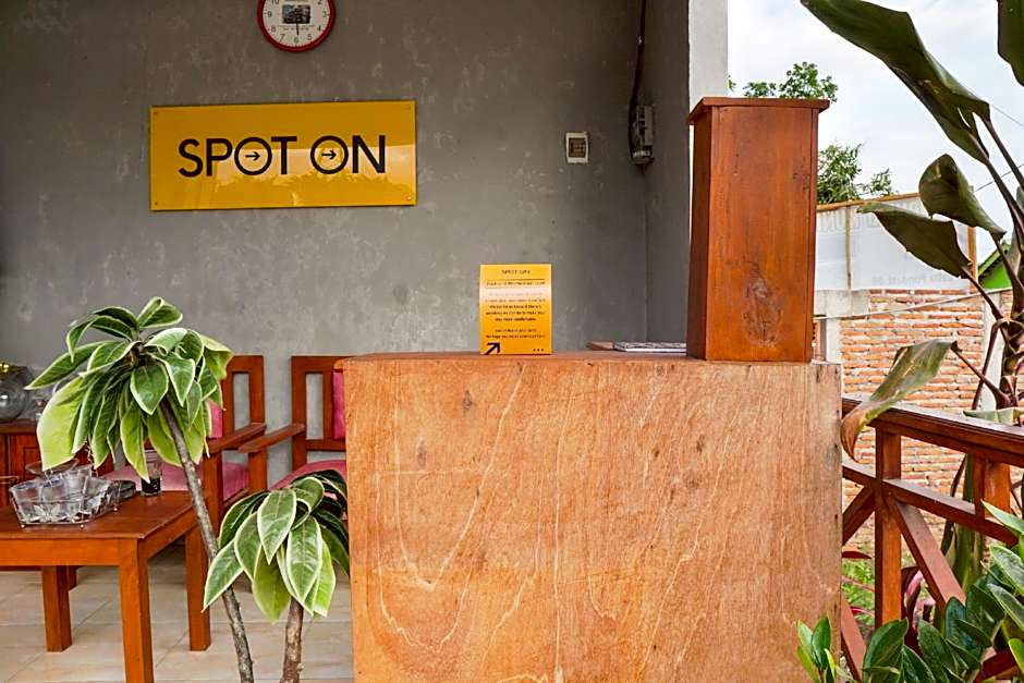 SPOT ON 1746 Putri Kuning Residence