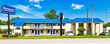 Rodeway Inn & Suites Plymouth Hwy 64