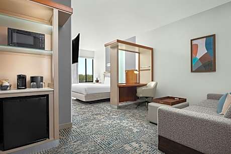 Queen Suite with Two Queen Beds, Bathtub and Trundle Sofa - Mobility Access/Hearing Accessible