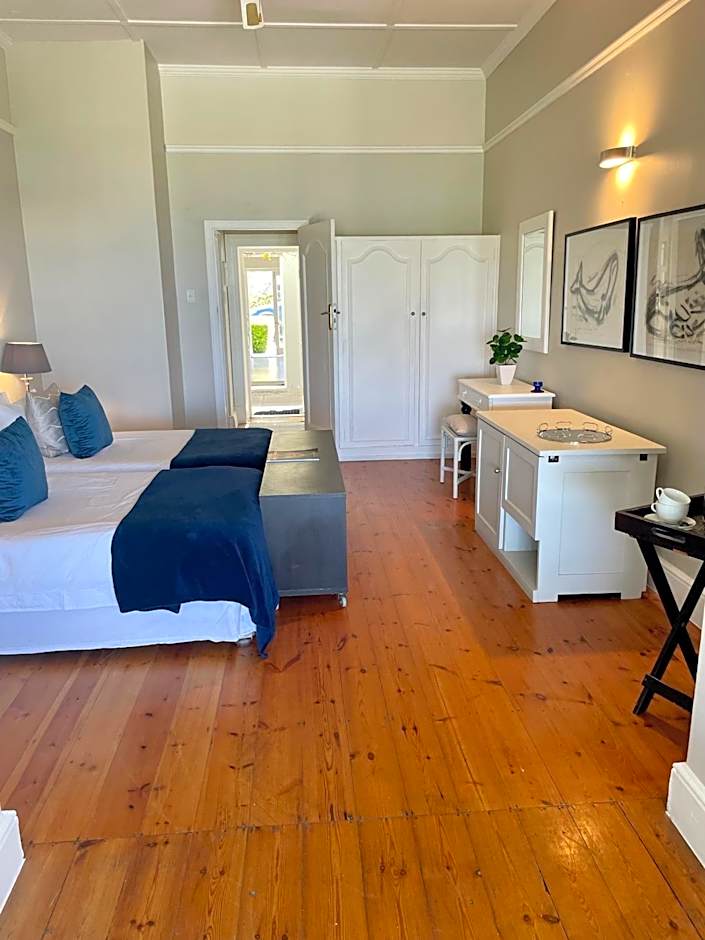 11 WESTCLIFF RENTALS