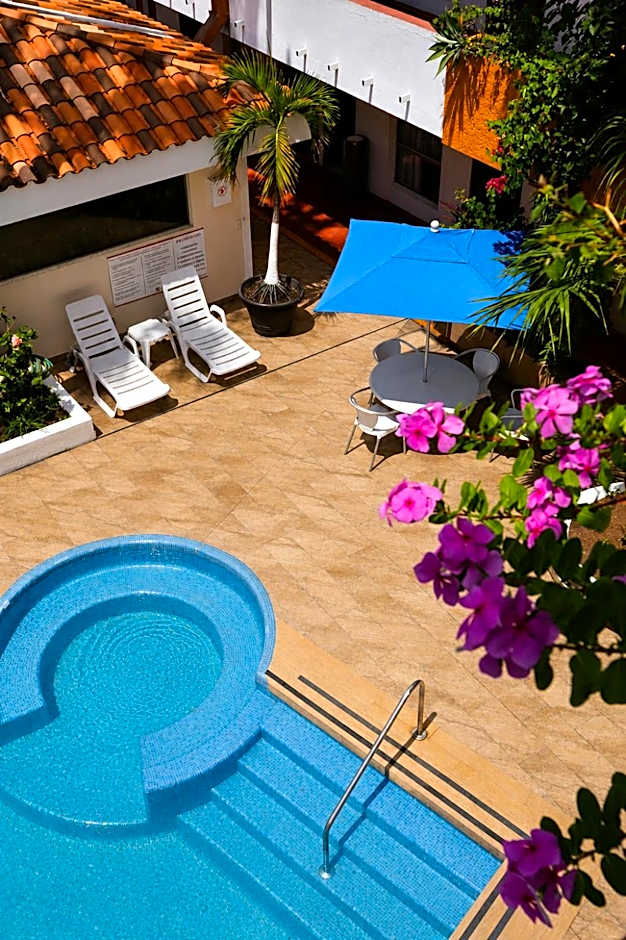 Hotel Azteca Inn