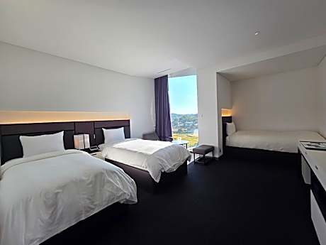 Superior Triple Mountain View