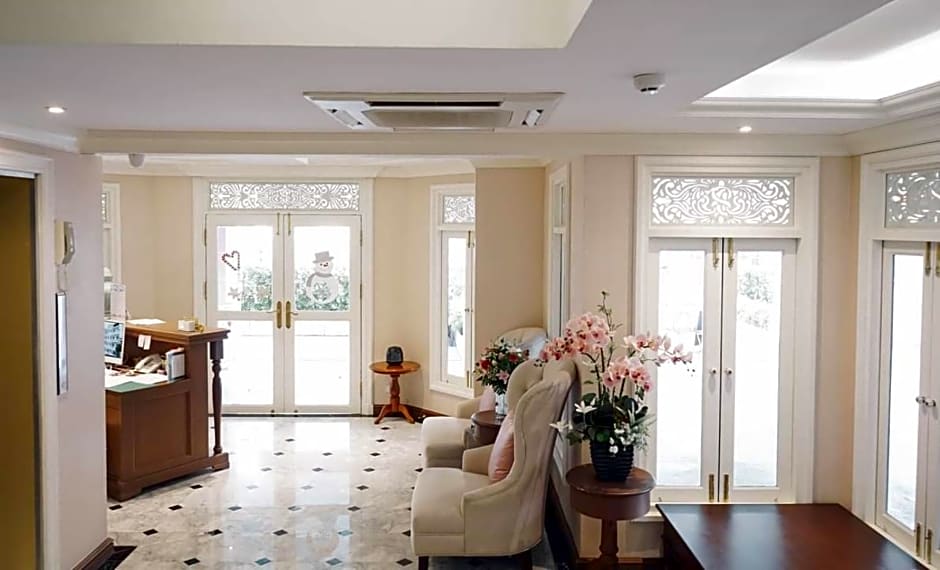 Hiranyakul House Riverside