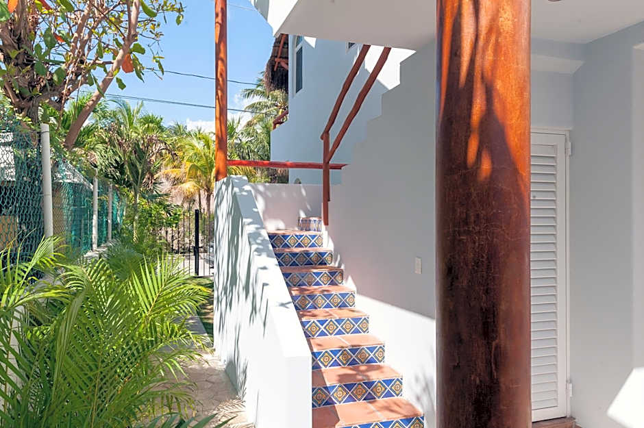 Casa Sonoma - Charming Condos Minutes from Beach & Reef