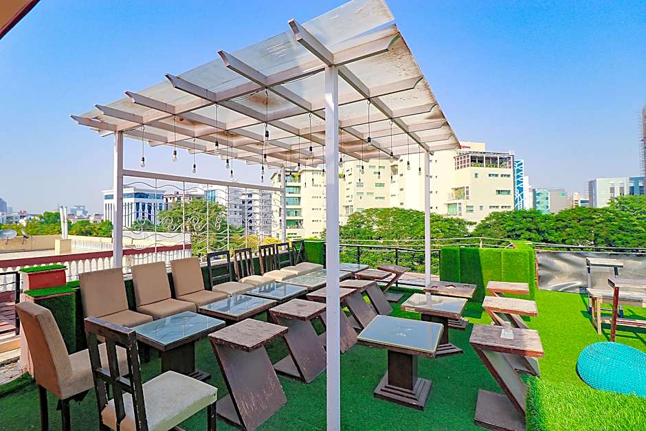 Palm Court by Fabhotel – Gurgaon, NY