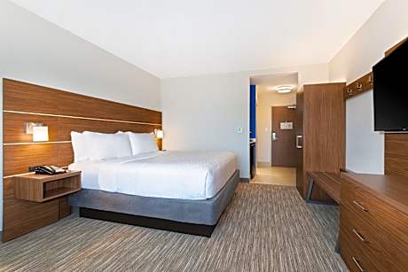 King Room with Roll in Shower - Hearing Accessible/Non-Smoking