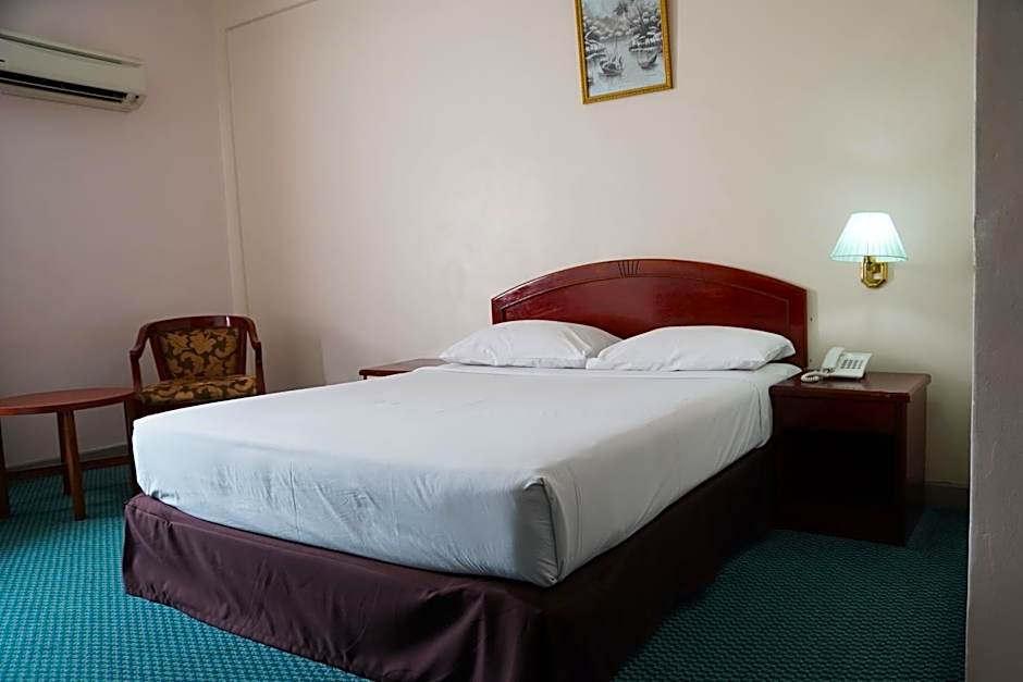 Photo 1 of 4 of Standard 1 Queen Bed