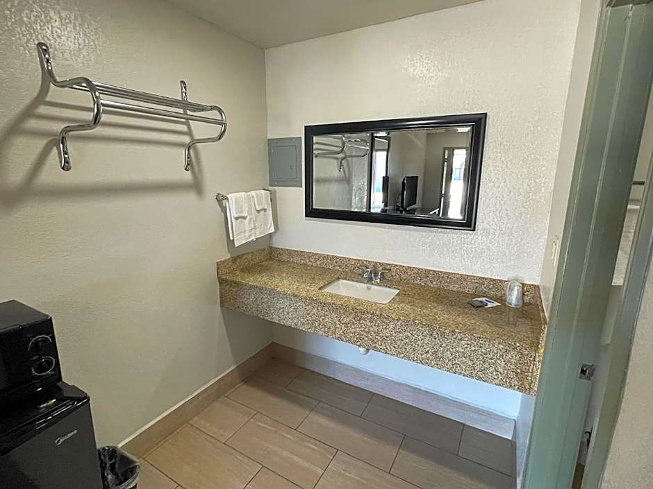 Budget Inn Ada
