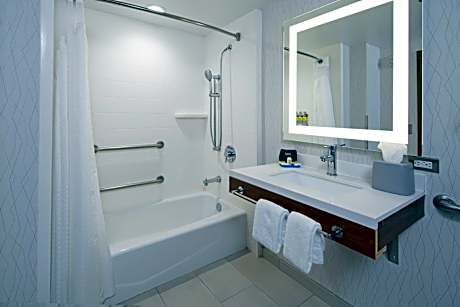 King Studio Suite with Mobility Accessible Tub - Non-Smoking