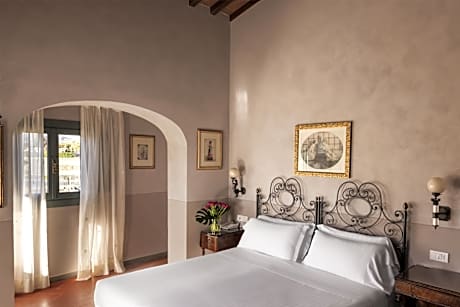 1 Queen non smoking superior room river