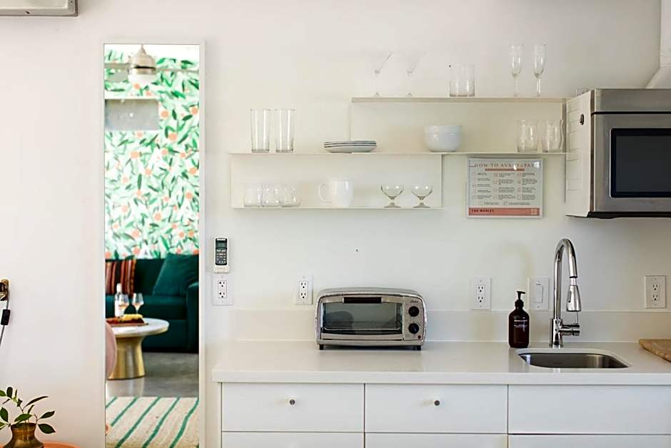 The Wesley by AvantStay Mid-Century Modern Oasis with Pool