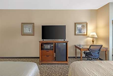 2 Queen Beds, Mobility Accessible, Communication Assistance, Roll In Shower, Non-Smoking, Full Break