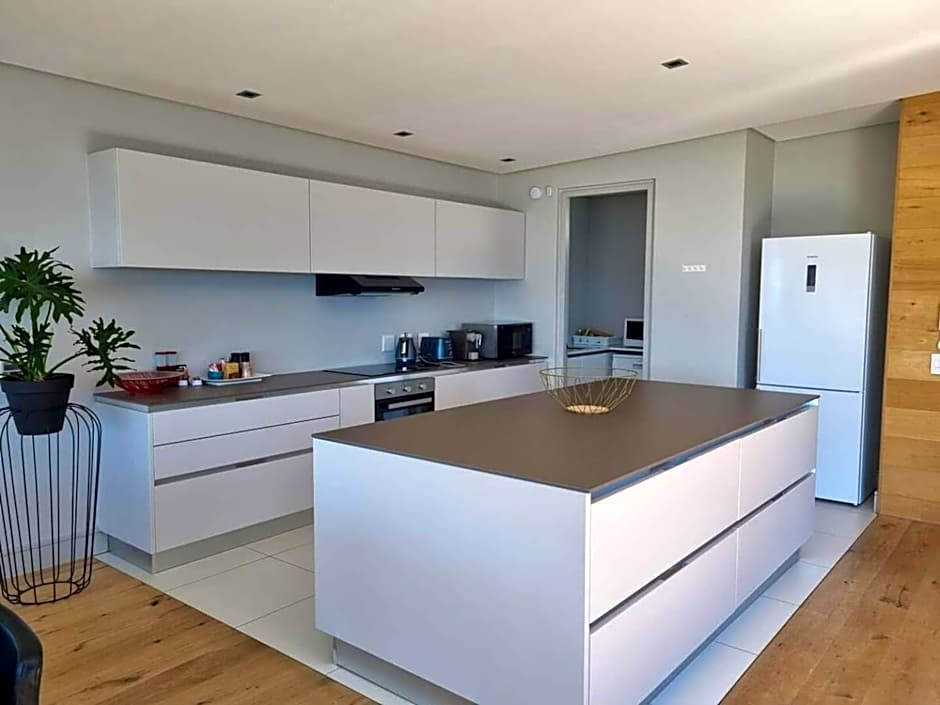 Amara 2 -Designer Penthouse with Solar Power