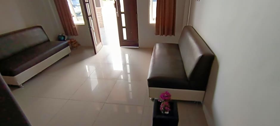 Hotel O Wisma Deli Syariah Near RSUD Nene Mallomo Sidenreng Rappang