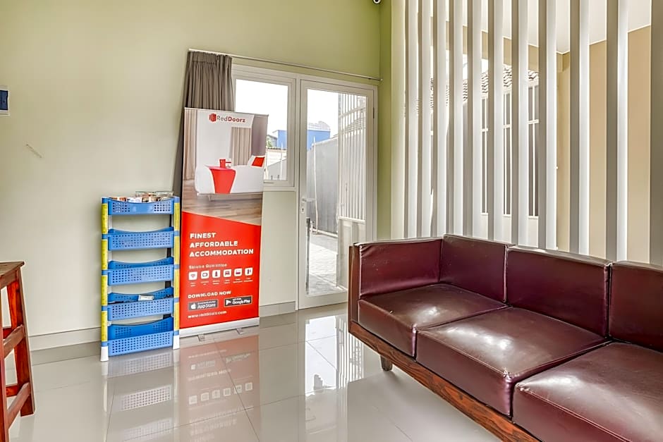 RedDoorz Syariah near Suncity Mall Sidoarjo