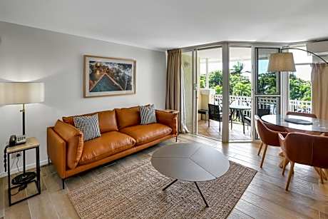 Deluxe One-Bedroom Apartment - Beach Front