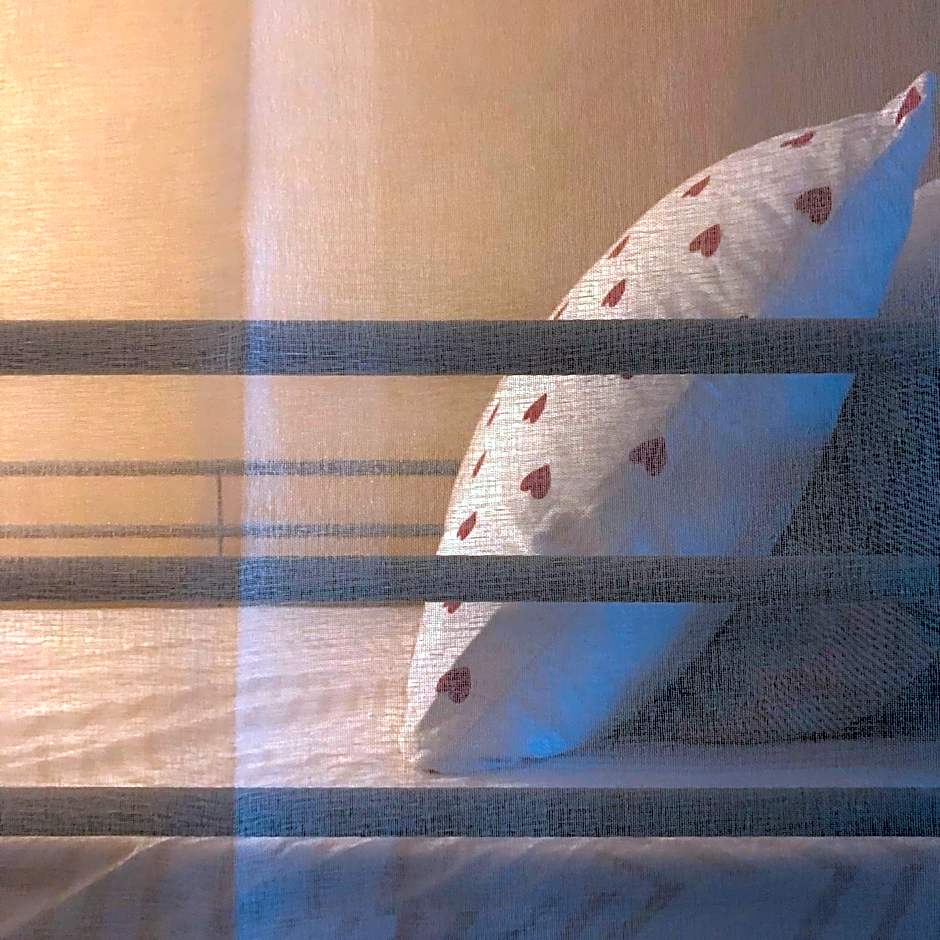 Female dorm- Femme dortoir Paris 8pm-10am