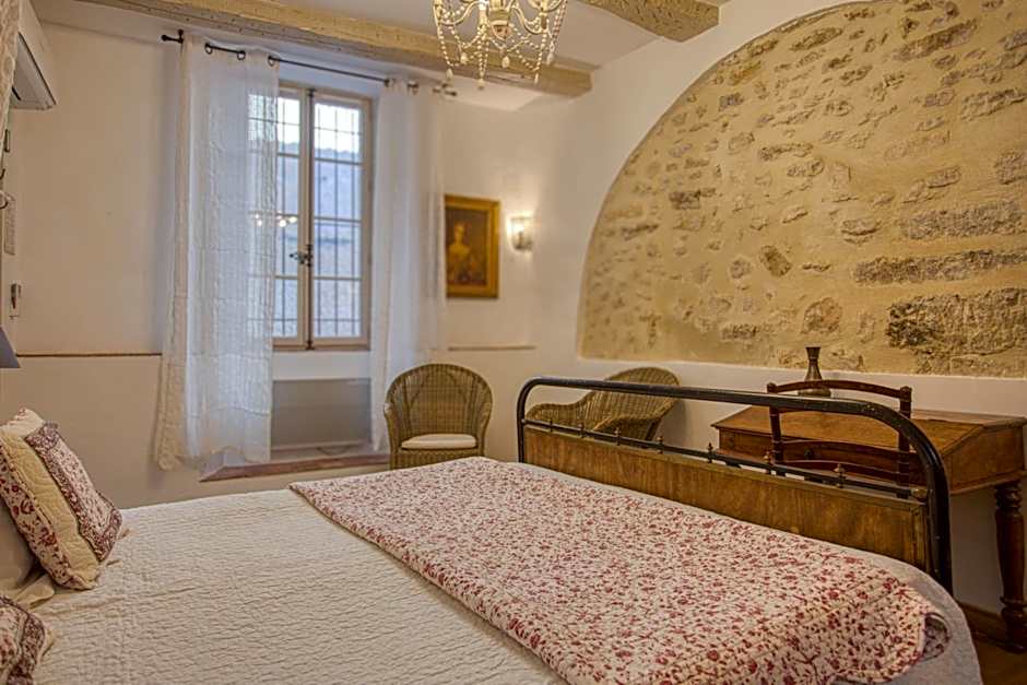 Hôtel Restaurant Les Remparts