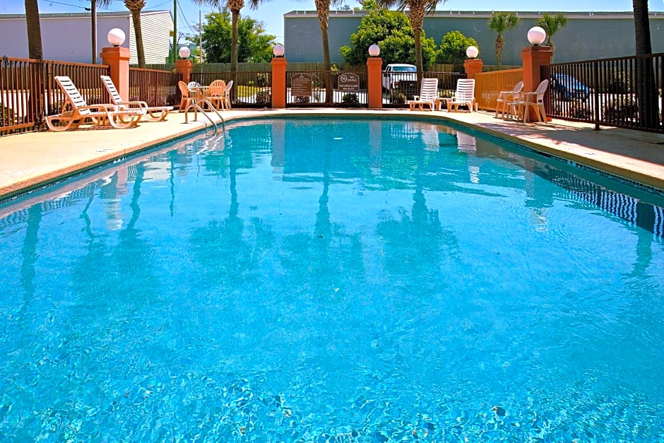 Holiday Inn Express - Biloxi - Beach Blvd, an IHG Hotel