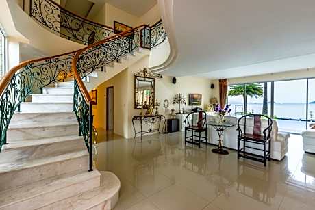 9-Bedroom Private Pool Villa by the Beach