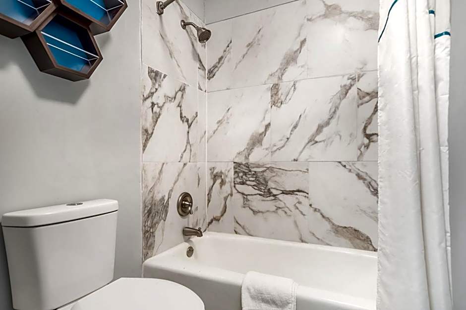 HomeTowne Studios by Red Roof Montgomery - Midtown