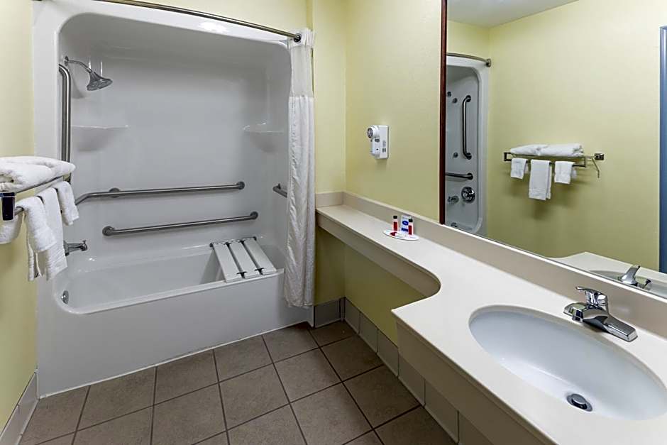 Days Inn & Suites by Wyndham Union City