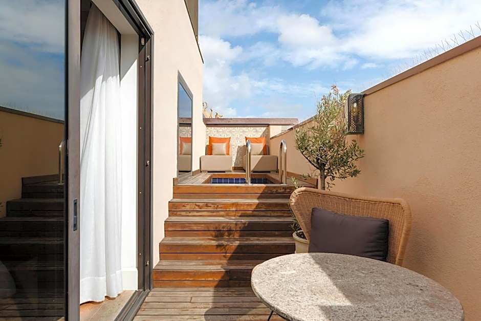 DO Plaça Reial powered by Sonder