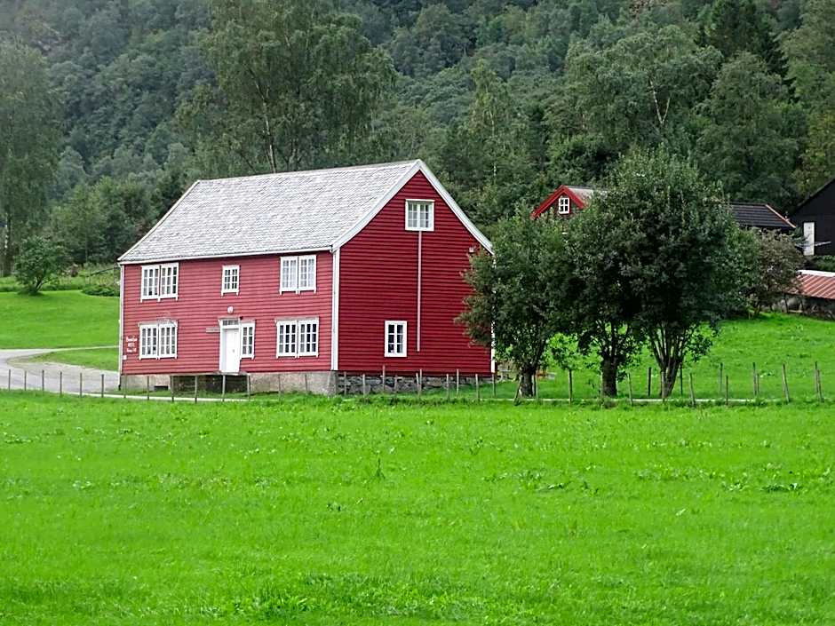 Brekke Gard Hostel