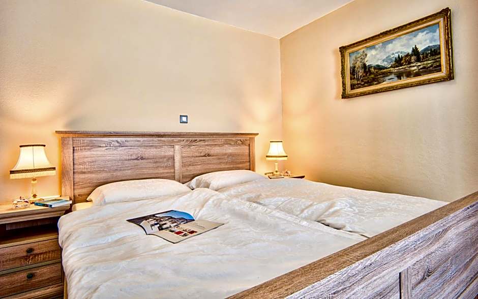 Hiša Linhart, Hotel & Restaurant