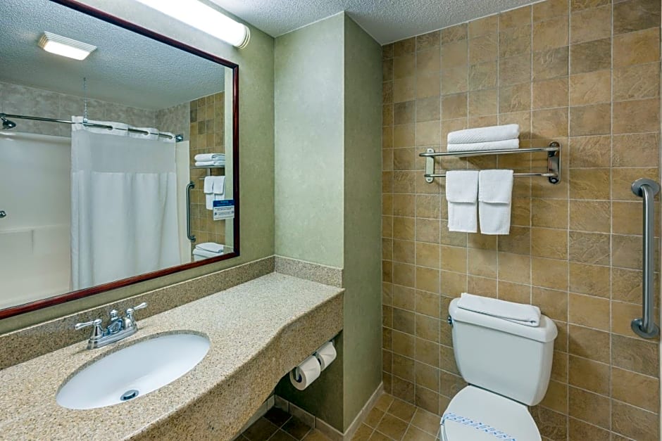 Quality Inn & Suites Fishkill South near I-84