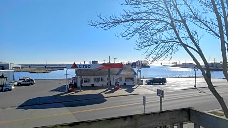 Queen Room with City View and Patio