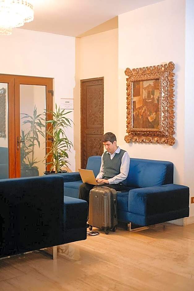 Thunderbird Carrera Hotel & Casino