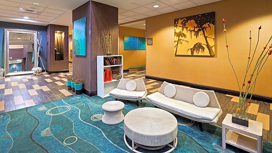 Best Western Plus Chain Of Lakes Inn & Suites